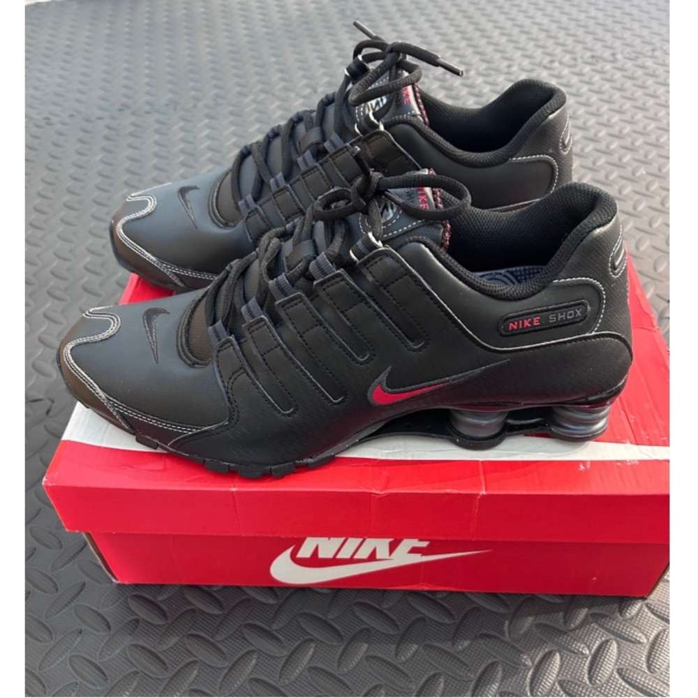 New Nike Shox Sneakers – Men’s Size 11 – Black & Red | NWT